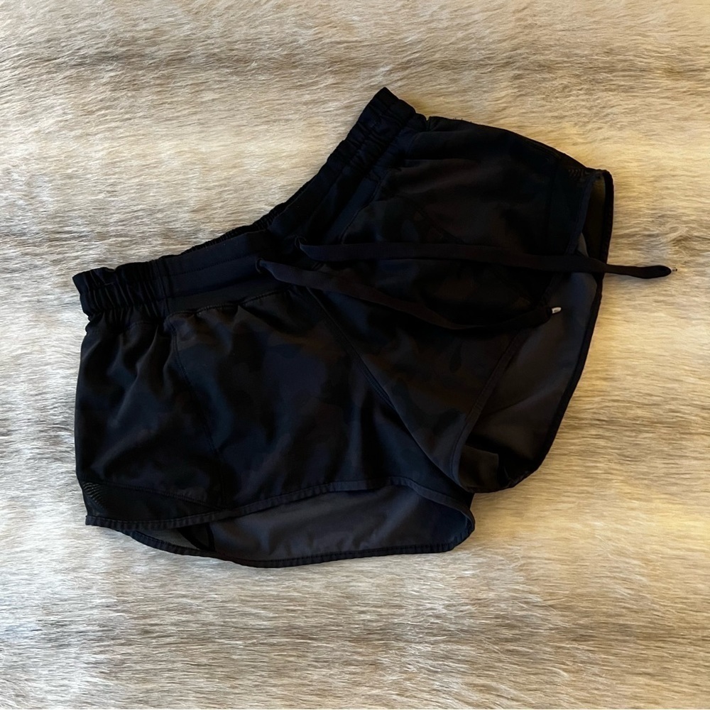 LULULEMON Hotty Hot Short
Savasana Camo Black Drawstring Pocket 4 Mesh Elastic